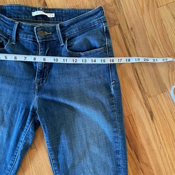 Levi’s Mid Rise size 8 - Picture 7 of 7